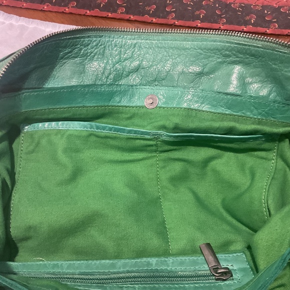 Latico Roam crossbody - Picture 7 of 8